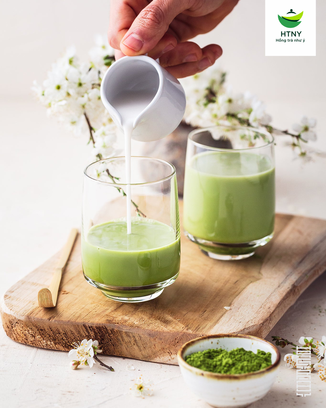 uống bột trà xanh